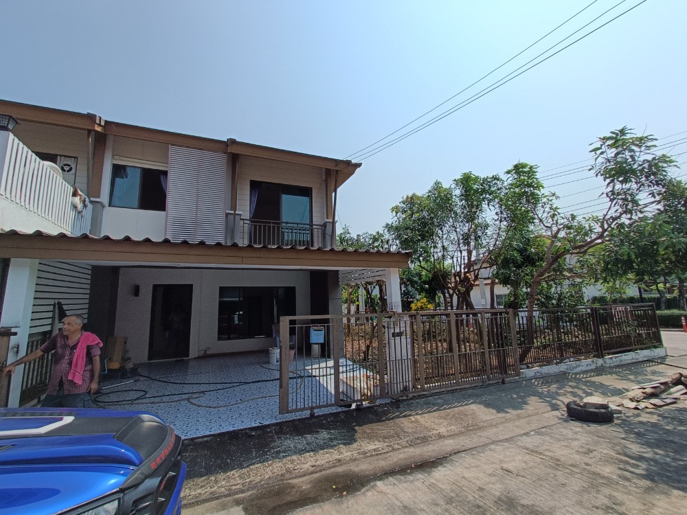 For SaleTownhouseBang kae, Phetkasem : Townhome for sale with land beside Pruksa Ville Village 42 Terdthai - Kanlapaphruek Location: Soi Thoet Thai 81/1, Thoet Thai Road, Bang Wa Subdistrict, Phasi Charoen District, Bangkok