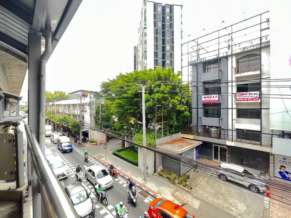 For RentShophouseBangna, Bearing, Lasalle : Commercial building for Leasehold 8 year or for rent, Udom Suk intersection, beautifully decorated, ready to move in, next to the main road, Sukhumvit, area 18.6 sq.wa., 4 and a half floors.  BTS Udom Suk, only 60 meters