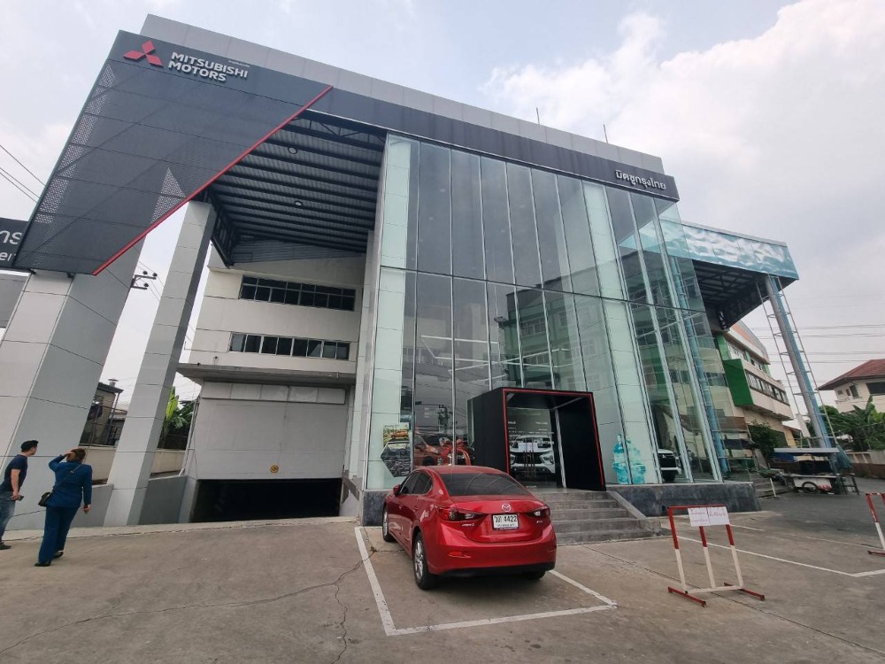 For RentShowroomBang Sue, Wong Sawang, Tao Pun : For rent a large car showroom Fully furnished and ready to operate, land size 1.5 rai, usable area 2,000 sq.m., with service center size 1,000 sq.m.