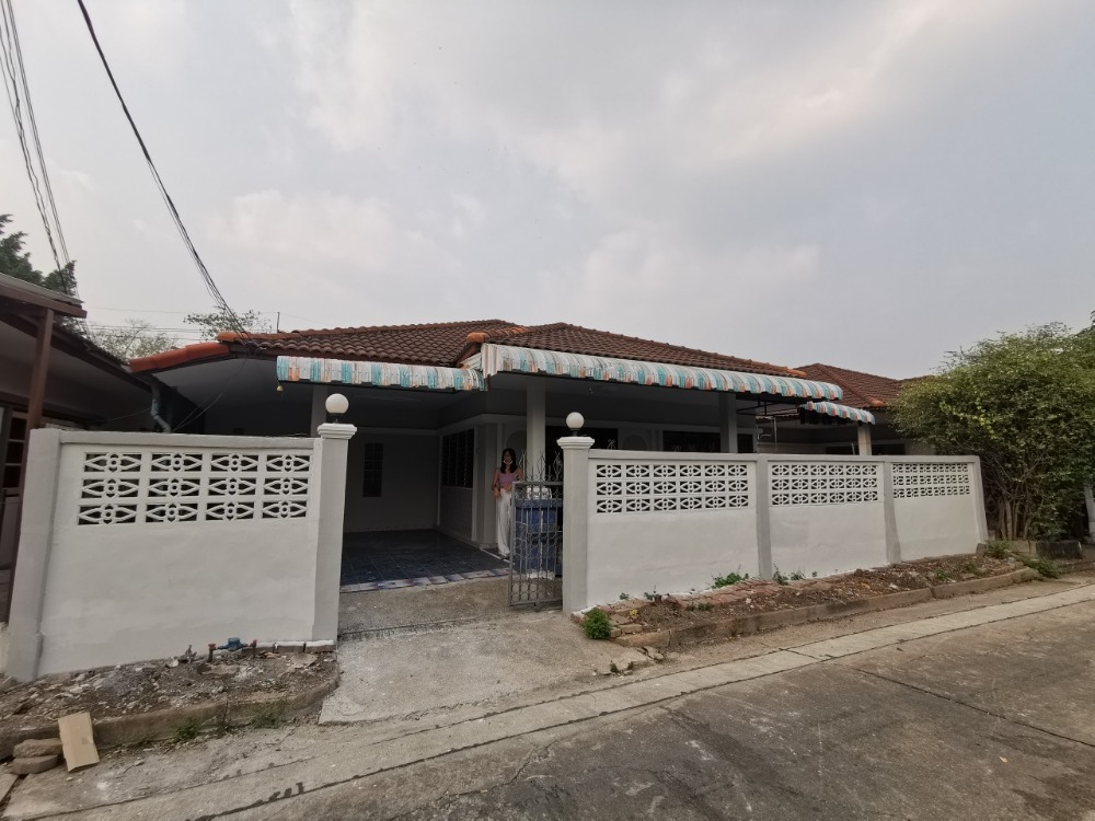 For SaleHouseNonthaburi, Bang Yai, Bangbuathong : Single-storey house, 50 sq.w., Pruksa 3, Ladpladuk Road, 3 bedrooms, 1 bathroom, with kitchen and parking space, good condition house, ready to move in, price 2.39 million.