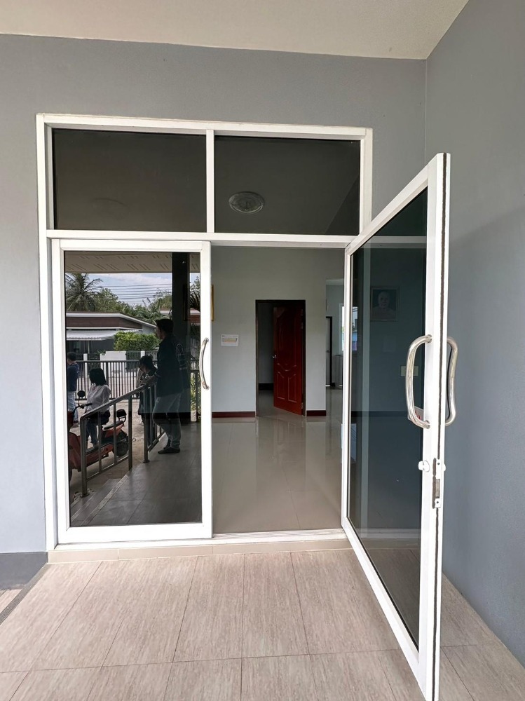 For SaleHouseSaraburi : quick house sale announcement Single house Tattiya Park Ville Thap Kwang, 2 bedrooms, 1 bathroom, Saraburi, located in the heart of Saraburi. Decorated with a garden in front of the house cool