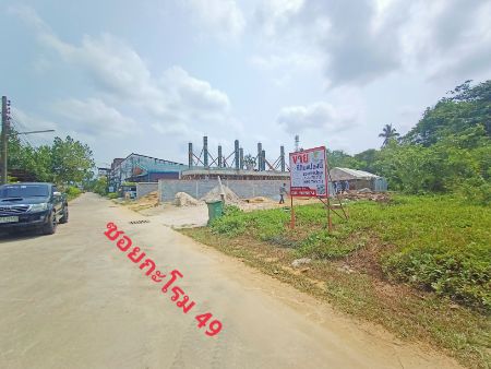 For SaleLandNakhon Si Thammarat : Land for sale near Benchama Intersection, Nakhon Si Thammarat, area 1 rai 1 ngan 70.7 sq.wa, adjacent to both sides of the alley road