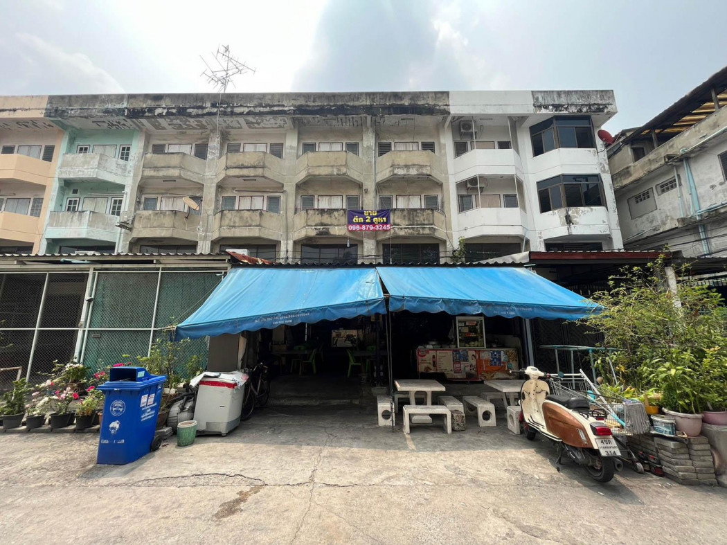 For SaleShophouseSamut Prakan,Samrong : For sale: 2 shophouses, Soi Sukhumvit 113, Dan Samrong, 3 and a half floors.