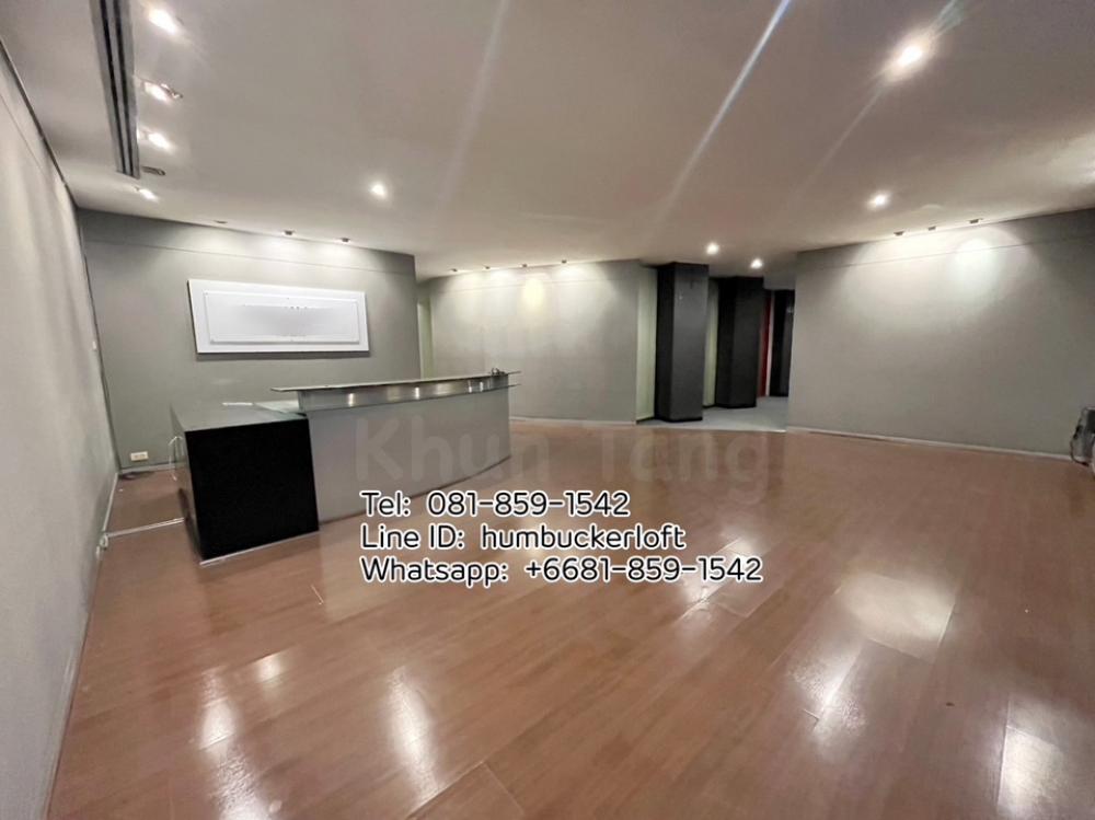 For RentOfficeSukhumvit, Asoke, Thonglor : Office space for rent whole floor, on the main road in the middle of Asoke. (BTS Sukhumvit 350m)