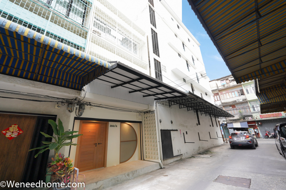 For SaleShophouseSilom, Saladaeng, Bangrak : Commercial building for sale near Surawong Road, Silom, 14.4 sq m, 4 floors, renovated in Muji style, near BTS Sala Daeng, MRT Sam Yan