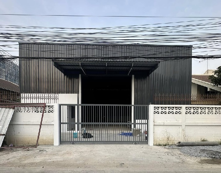 For RentWarehouseChokchai 4, Ladprao 71, Ladprao 48, : For Rent to rent a warehouse with a new office, Soi Ram Inthra, not deep into the alley. Near the five Watcharapol intersection, 200 square meters of warehouse area, suitable for a variety of businesses.