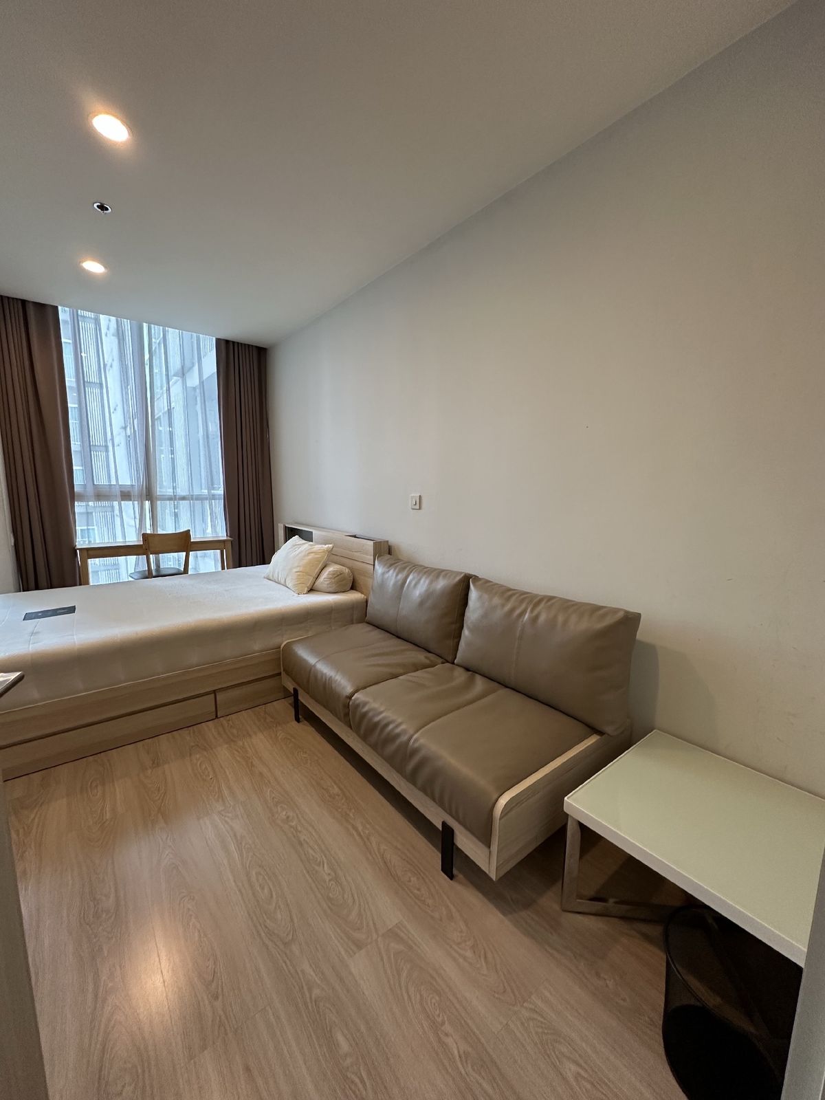 For SaleCondoRatchadapisek, Huaikwang, Suttisan : Urgent sale !! Noble Revolve Ratchada 1 (Studio) fully furnished, garden view, not blocked, not hot, can see the room