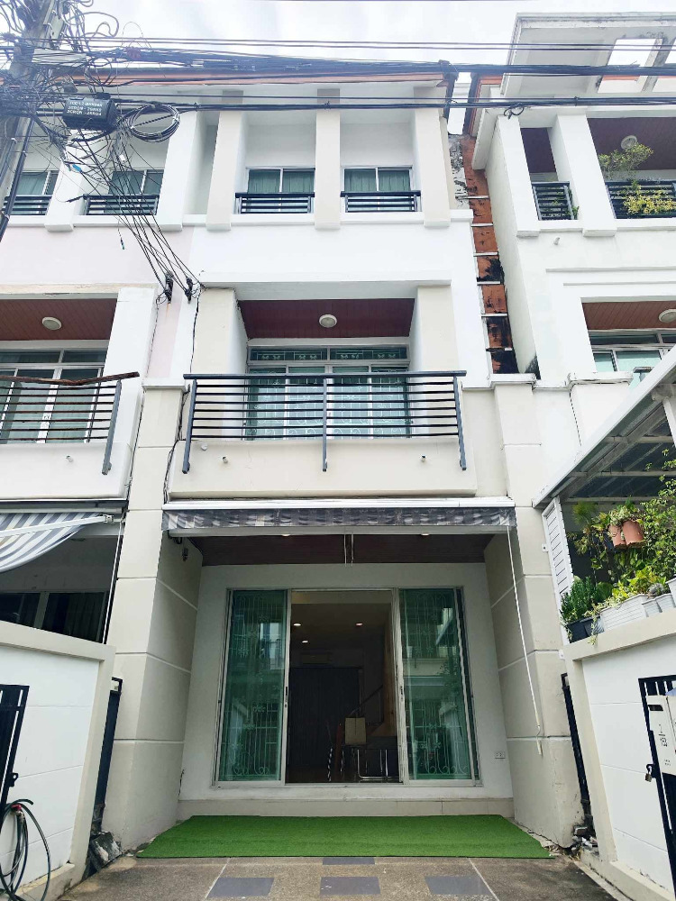 For RentTownhouseMin Buri, Romklao : Townhome for rent Baan Klang Muang Rama 9-Krungthep Kreetha, near Big C, Food Place, Kheha Romklao, just 8 minutes.