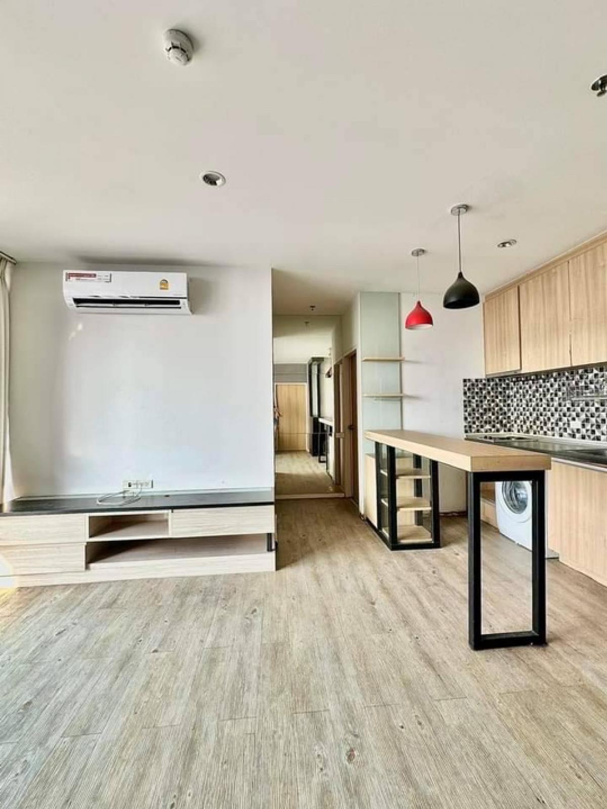 For SaleCondoLadprao, Central Ladprao : 📌Condo for sale, The Issara Lat Phrao, 1 bedroom, 1 bathroom, 52 sq m, selling for 5.2 MB📍Very beautiful room, fully furnished, wide balcony, quiet, shady Call: 088-753-2858 Prai