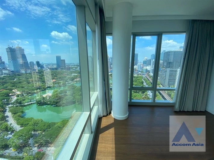 For RentCondoWitthayu, Chidlom, Langsuan, Ploenchit : Huge Terrace | 3 Bedrooms Condominium for Rent in Ploenchit, Bangkok near BTS Ratchadamri at 185 Rajadamri (AA40176)