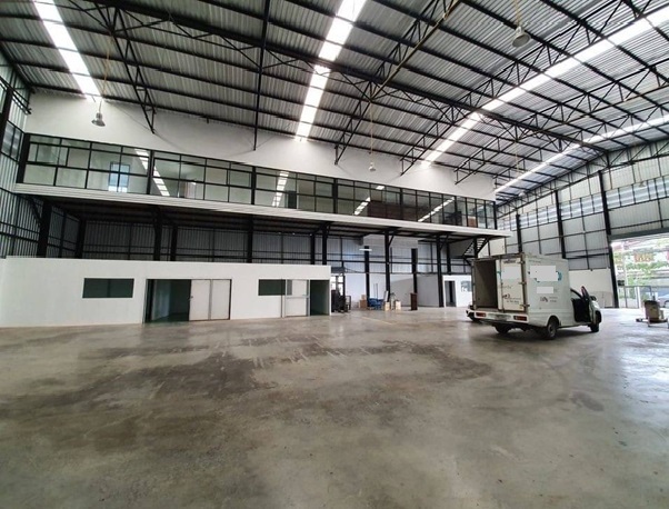 For RentWarehouseNawamin, Ramindra : For Rent Warehouse for rent with office, area 1,300 square meters, Soi Ram Intra, enter the alley 80 meters / on Ram Intra Road, very good location, near the expressway, near Ram Intra Expressway, ten-wheel trucks, trailers can enter and exit.