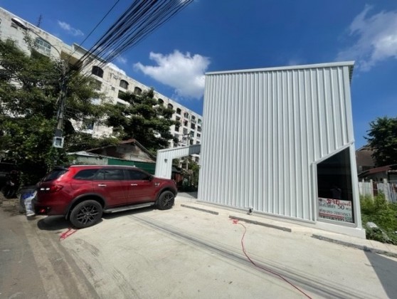 For RentWarehouseNawamin, Ramindra : For Rent: Warehouse for rent, Studio, Office, new condition, usable area 125 square meters, Soi Lat Phrao 72 / ground floor with glass partition, parking for 4 cars, suitable for an office, Studio that needs storage space