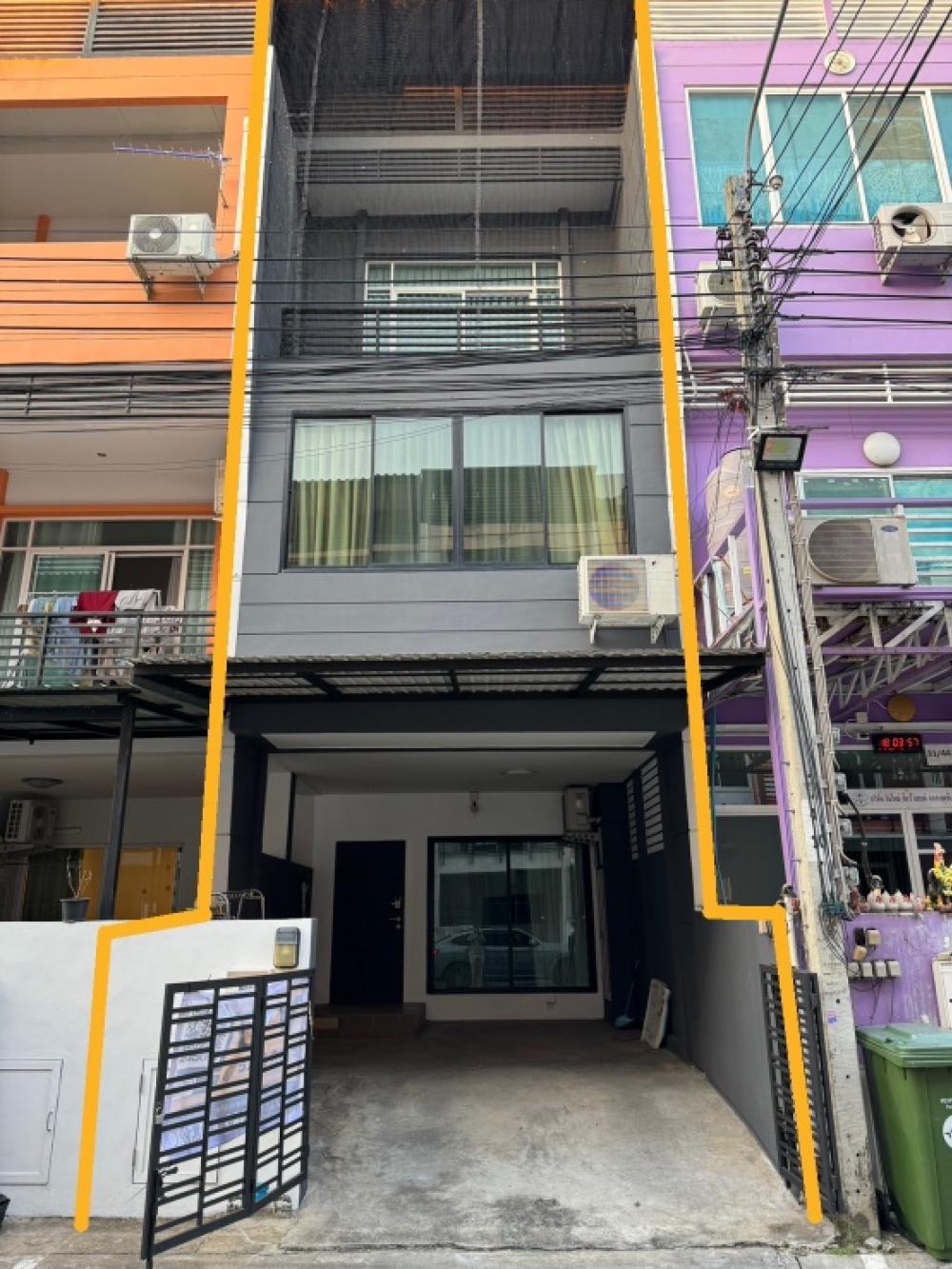 For SaleTownhousePattanakan, Srinakarin : 🚩For sale: Ready-to-move-in house➡️ 3-storey townhouse (convenient transportation) Krisana Private City Village, Krungthep Kreetha Road, Saphan Sung