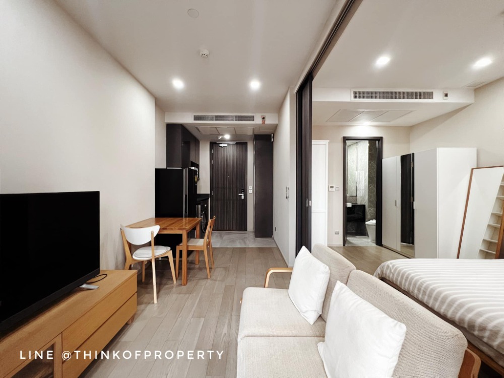 For RentCondoSukhumvit, Asoke, Thonglor : Condo for [ Rent ] ***1 Bedroom 1 Bath / Fully furnished***, [ Ashton Asoke ], a very exquisite and superb privacy condo at the heart of Bangkok on Sukhumvit Road. Easily to travel around by BTS and MRT 👍