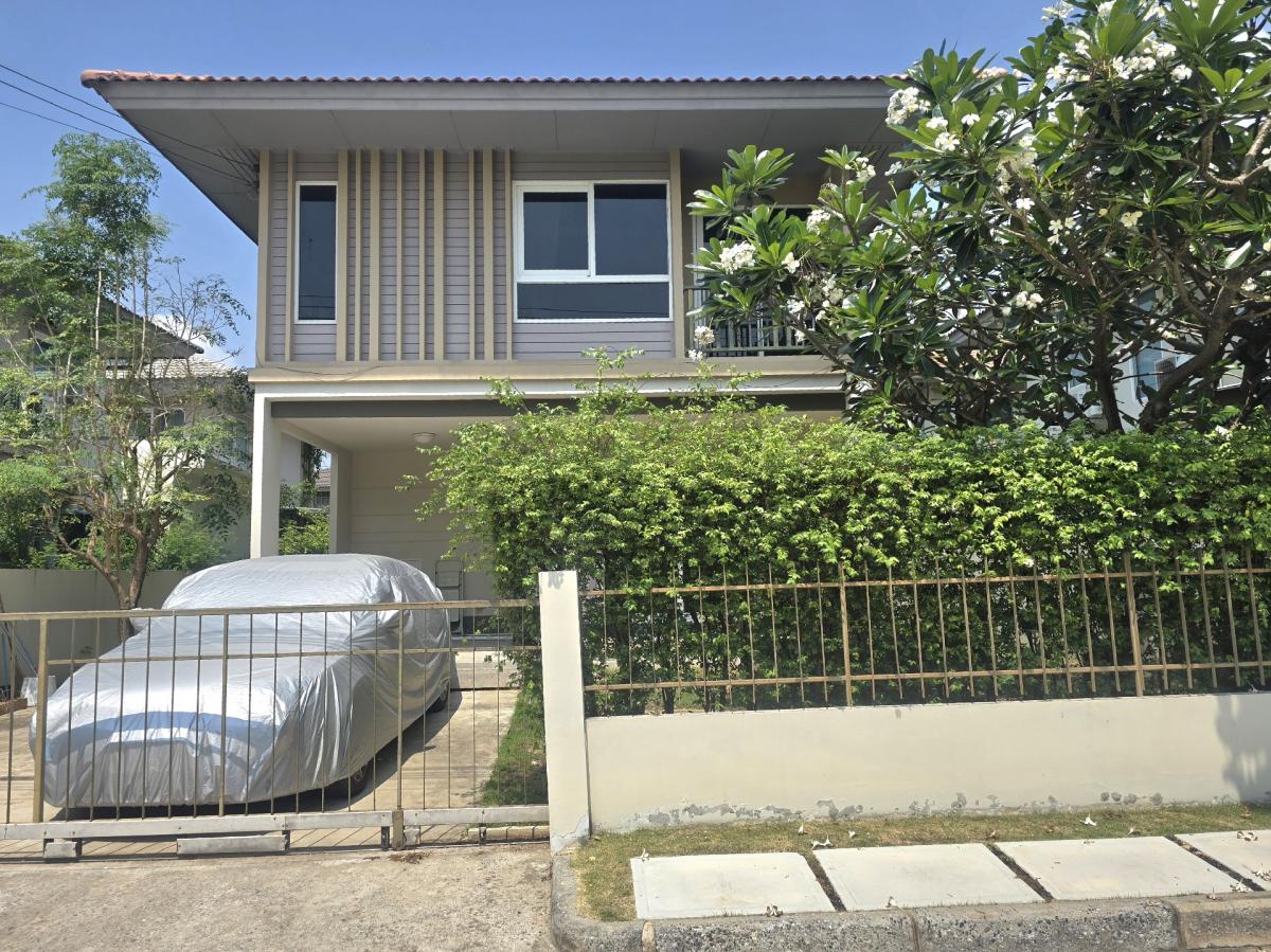 For RentHouseBangna, Bearing, Lasalle : 2 storey detached house for rent (View in front of the garden) 50 sq m. Located in Soi ABAC, Bangna-Trad Road, Km.26, near ABAC University Rent 20,000/month