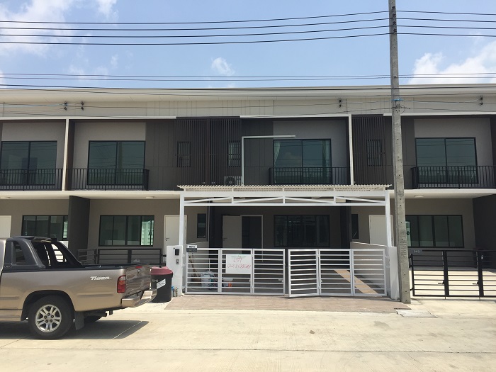 For RentTownhomeLadkrabang, Suwannaphum Airport : MJ24R-001 For Rent The Connect Onnut-Wongwaen, Townhome 2 storey floor, 3 bed, 2 bath, convenient transportation, near motorway