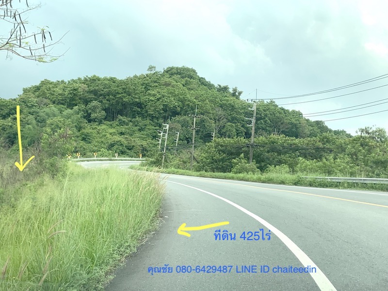 For RentLandSriracha Laem Chabang Ban Bueng : Long-term rental of land in Nong Kham, Sriracha, Chonburi, 2 large plots, total area of ​​425 rai, next to Highway No. 3241 near Nong Kho Reservoir.