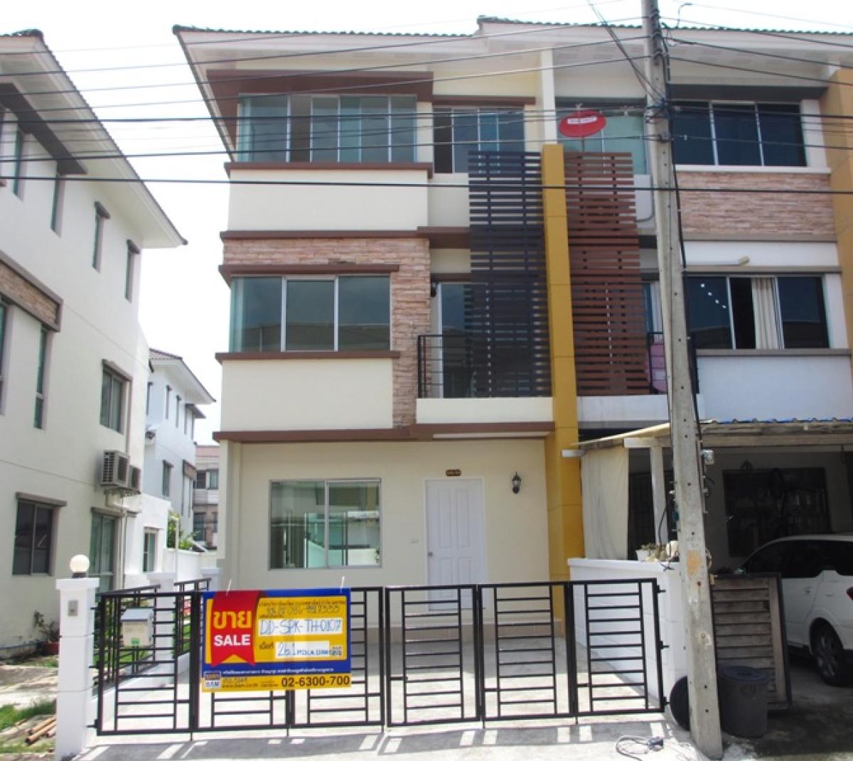 For SaleTownhouseSamut Prakan,Samrong : 3-storey townhouse for sale, Town Plus Village, Suvarnabhumi, Bang Phli, Samut Prakan