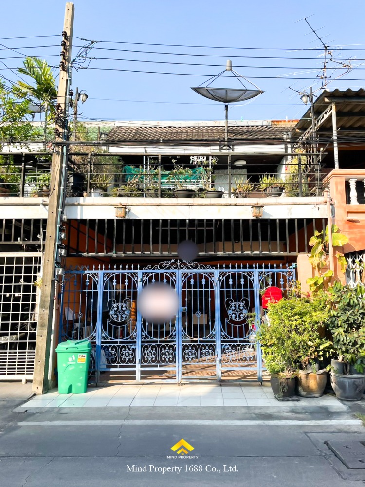 For SaleHouseSukhumvit, Asoke, Thonglor : Ready-to-move-in townhouse, Thap Kaeo, Soi Wachiratham Sathit 29, Sukhumvit 101/1, good atmosphere, quiet, free with some furniture.