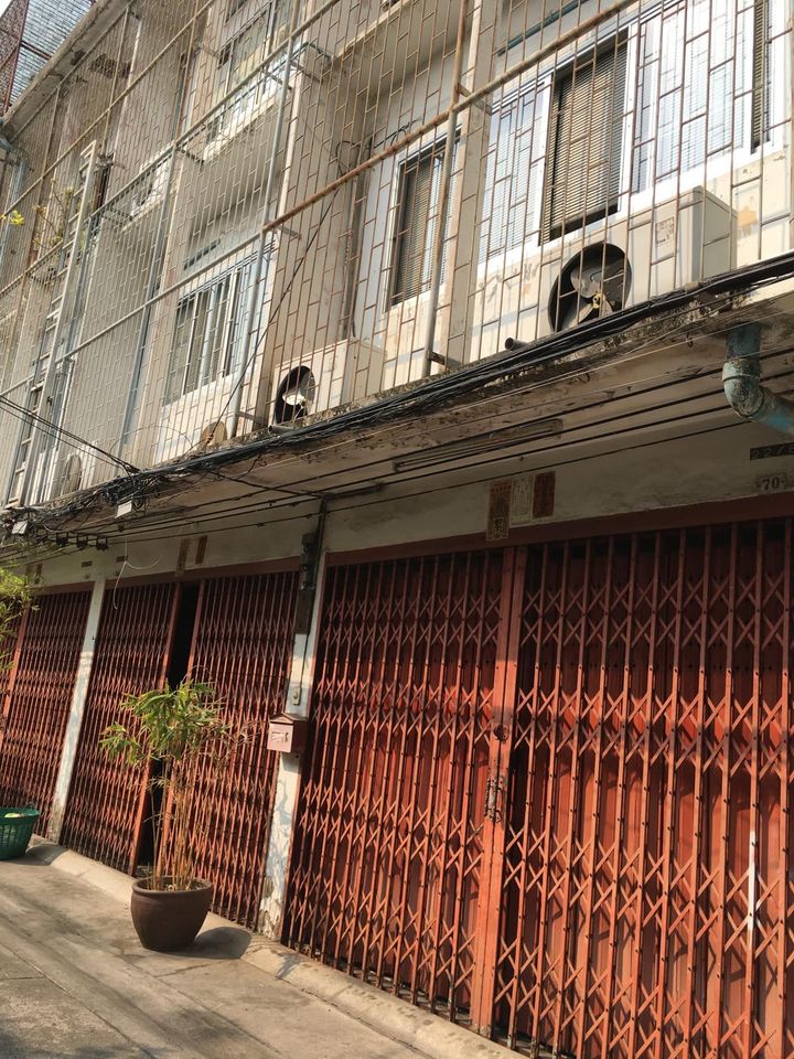 For SaleShop HouseWongwianyai, Charoennakor : Commercial building for sale, Soi Charoen Nakorn 50