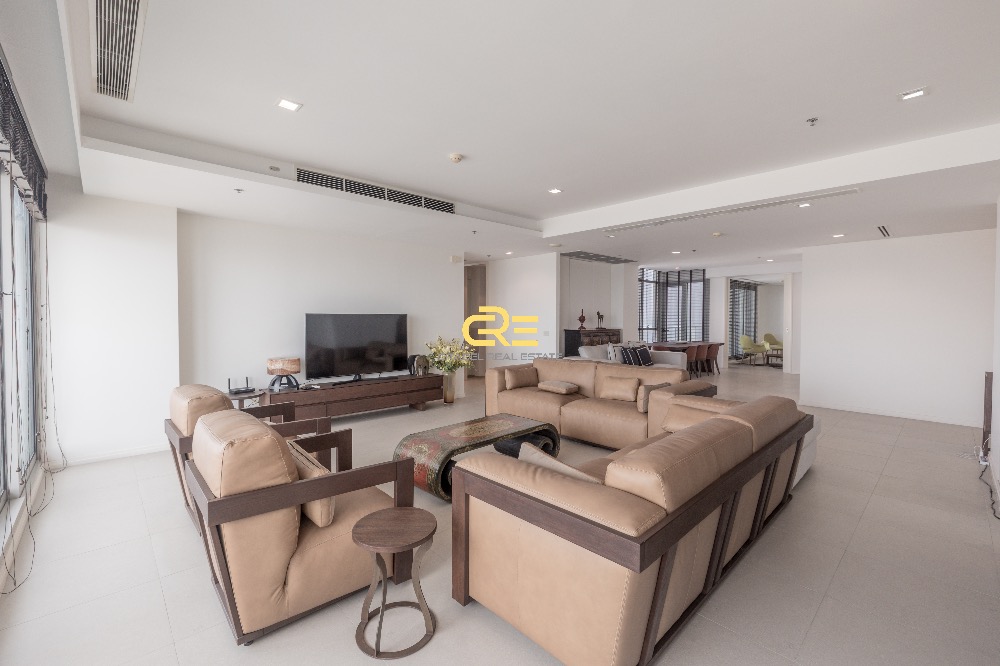 For SaleCondoWongwianyai, Charoennakor : HOT SALE! Spacious, High Floor 3 Beds Condo for Sale!