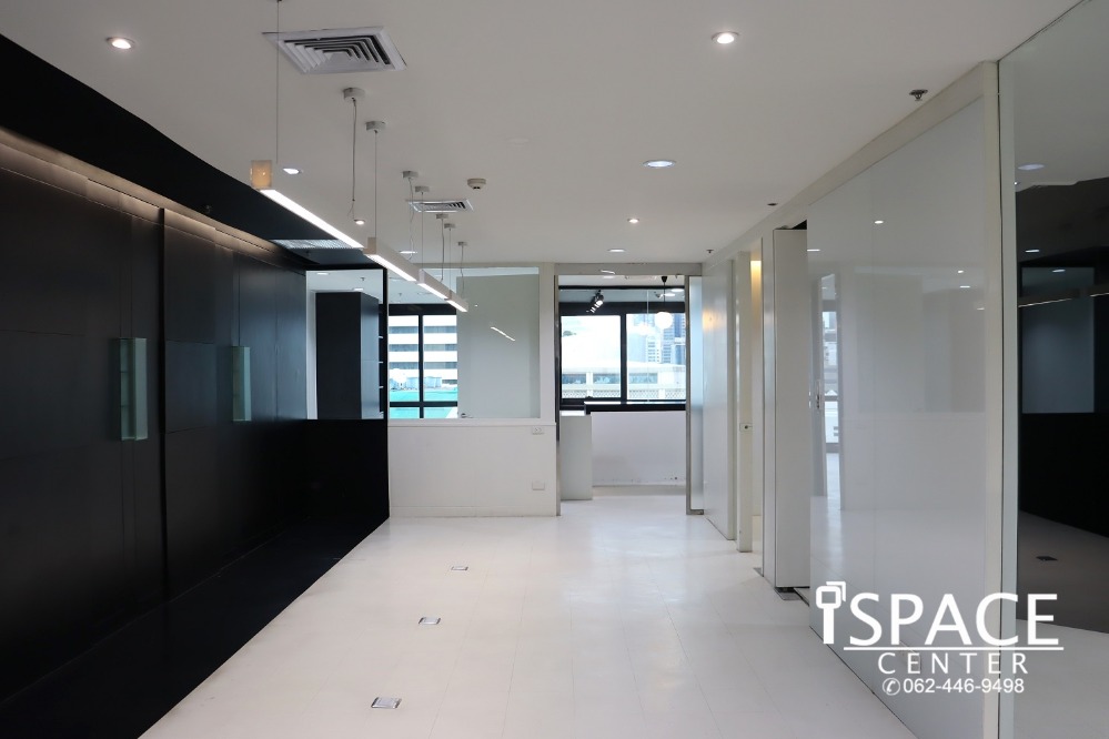 For RentOfficeWitthayu, Chidlom, Langsuan, Ploenchit : 📌Office next to BTS Chidlom, furnished room beautiful room divider ready to work in the heart of the business district