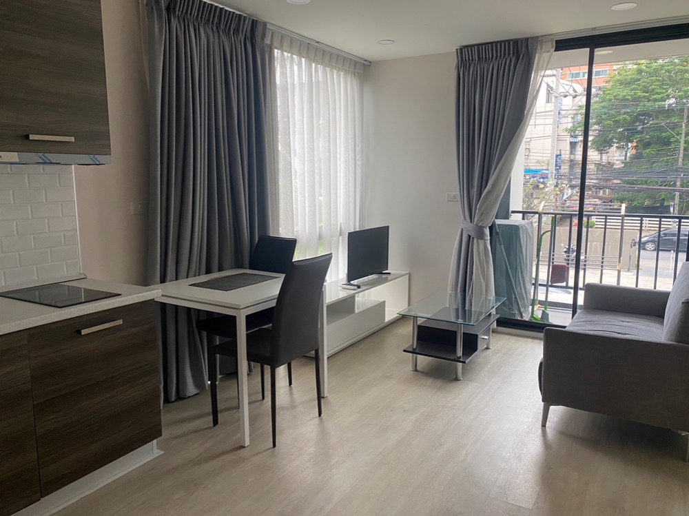 For RentCondoChiang Mai : Condo for rent at Nimman palm spring Phoenix, partitioned room 🥳