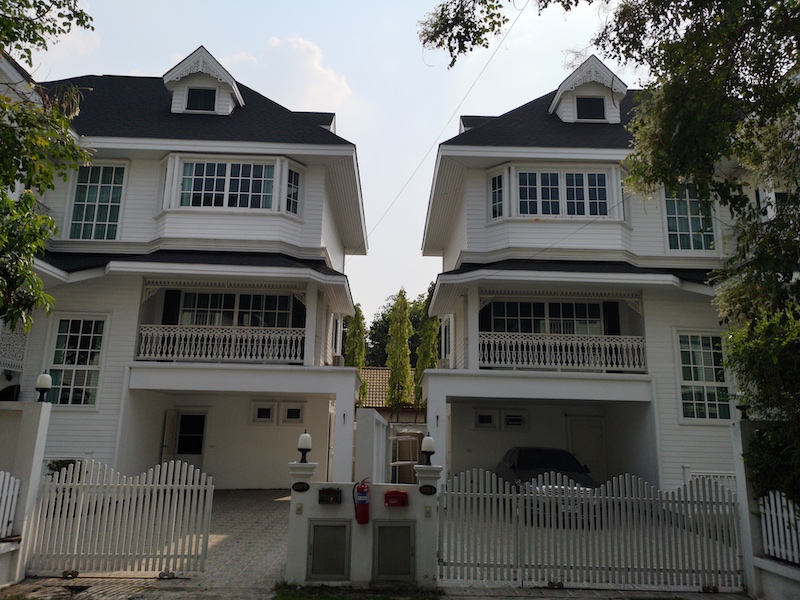 For SaleHouseSamut Prakan,Samrong : For Sale with tenant, The luxury house , 4 floors, 360 square meters, 5 bedrooms, 4 bathrooms.