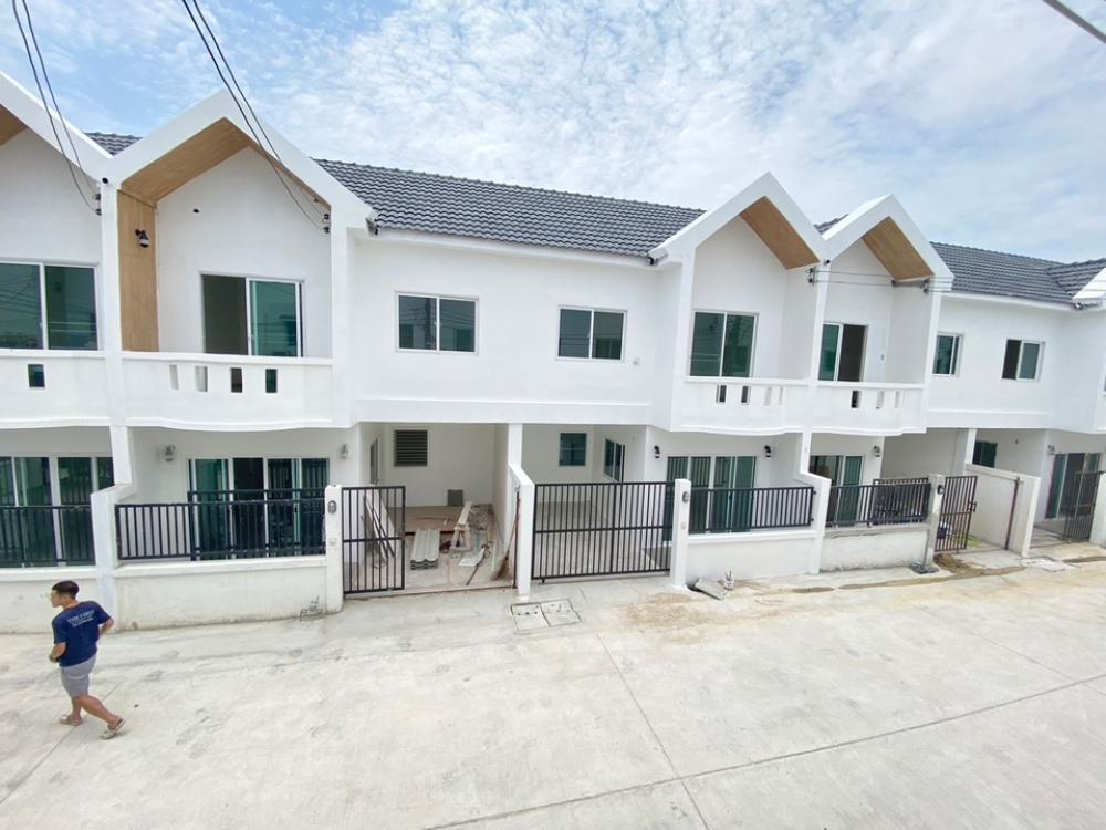 For SaleTownhouseBang kae, Phetkasem : Very cheap!! Townhouse for sale, Phetkasem 110/9, new condition, 2 floors, 19 sq m, 3 bedrooms, 2 bathrooms, 2.59 million.