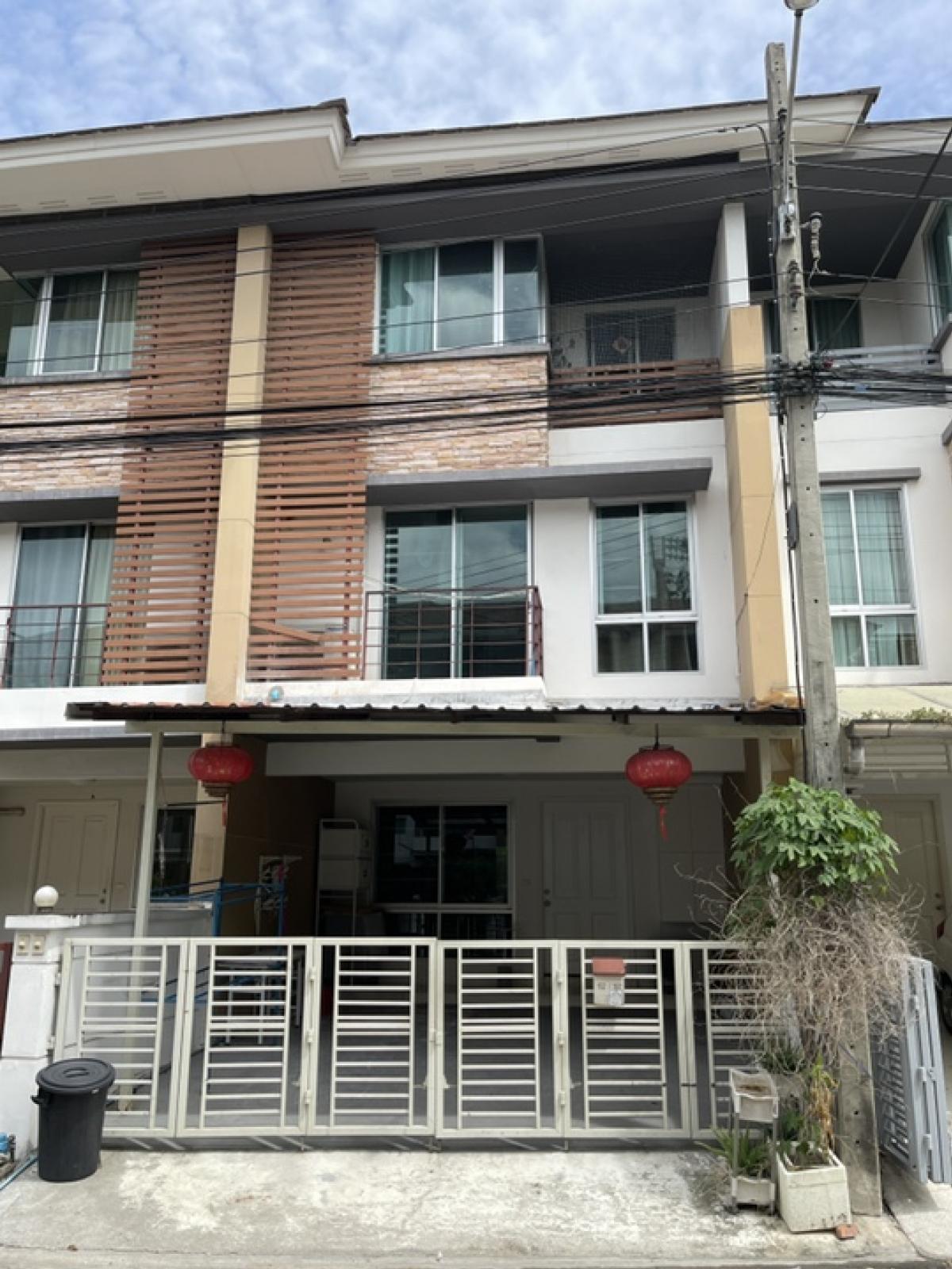 For RentTownhousePattanakan, Srinakarin : For rent, 3-story townhouse at Plus City Park Srinakarin-Suan Luang