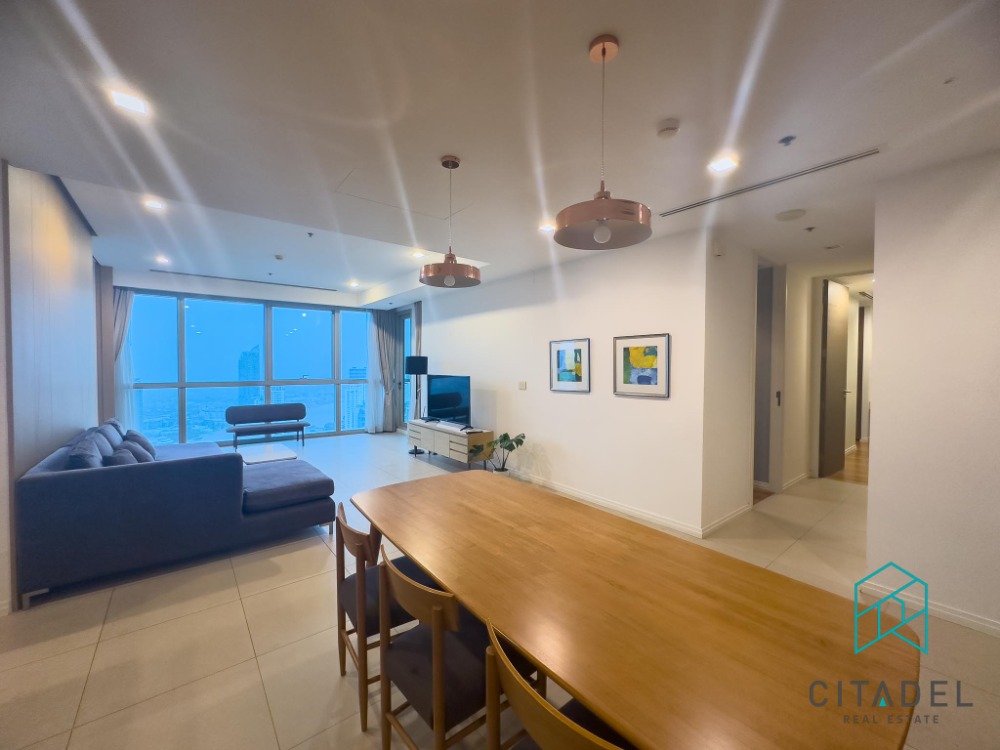 For RentCondoWongwianyai, Charoennakor : High Floor, Well Furnished 2 Beds Condo for Rent!