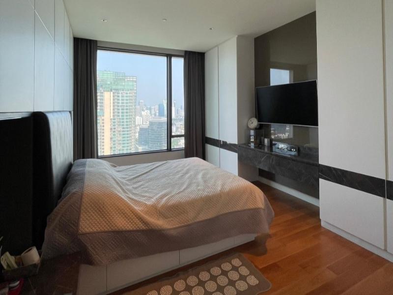 For SaleCondoWitthayu, Chidlom, Langsuan, Ploenchit : Condo For Sale Sindhorn Residence 2 Bedroom 2 Bathroom 112 sqm