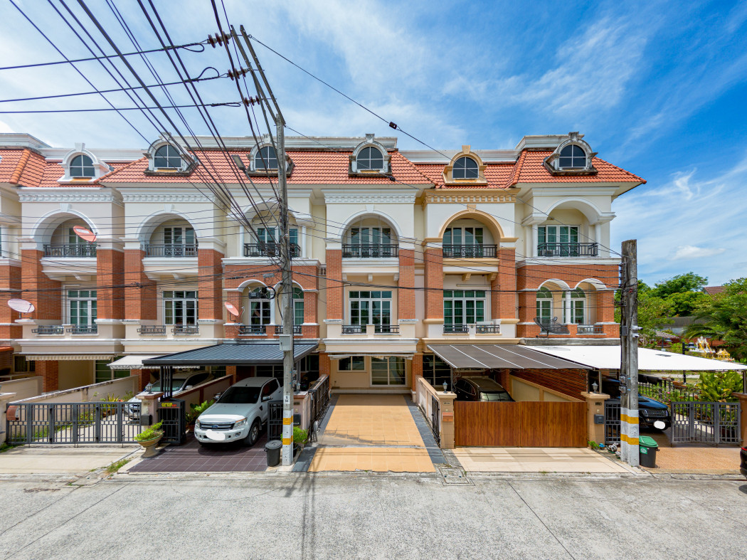 For SaleTownhouseKaset Nawamin,Ladplakao : Sell Townhome Casa City Nuanchan 1 185 sq m. 23.6 sq w. 3 bedrooms, 4 bathrooms, excellent condition CCB