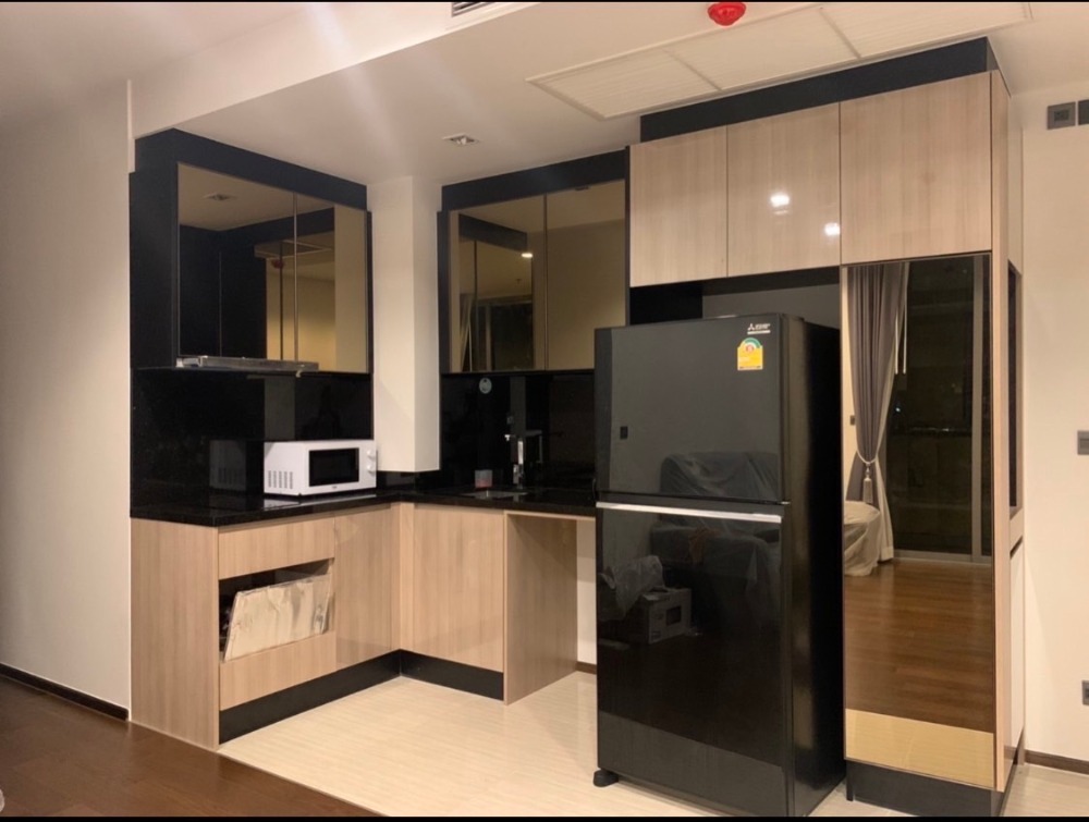 For SaleCondoRatchathewi,Phayathai : Urgent sale!!!! Condo The Line Ratchathewi 2b2b, the most spacious room. Conveniently located near the train station