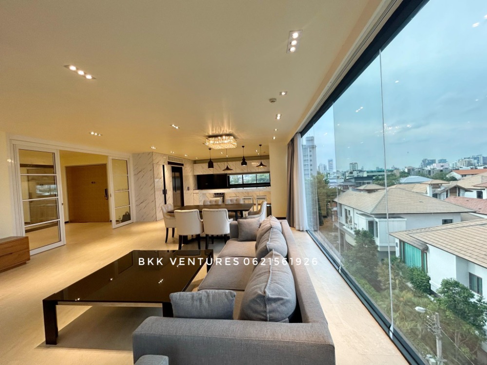 ให้เช่าคอนโดสุขุมวิท อโศก ทองหล่อ : Modern & Luxury 3BR Penthouse FOR RENT in EKKAMAI