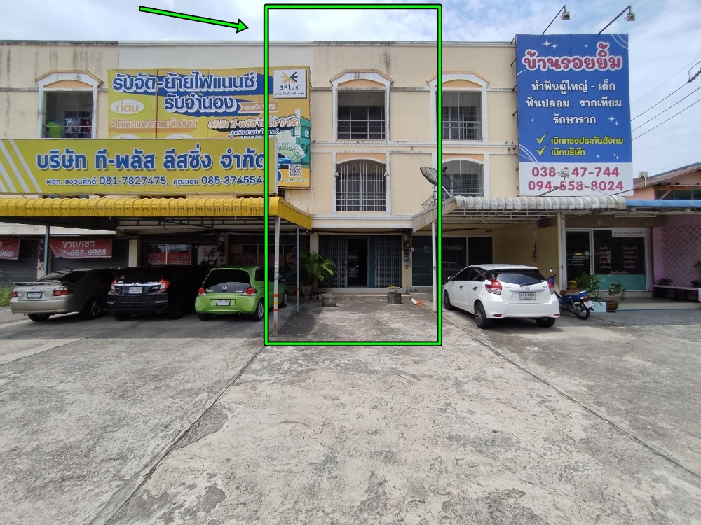 For SaleShop HousePattaya, Bangsaen, Chonburi : Shophouse for sale , next to the bypass intersection , Chonburi , 3 floors , 1 unit , 30.7 sq.wah.