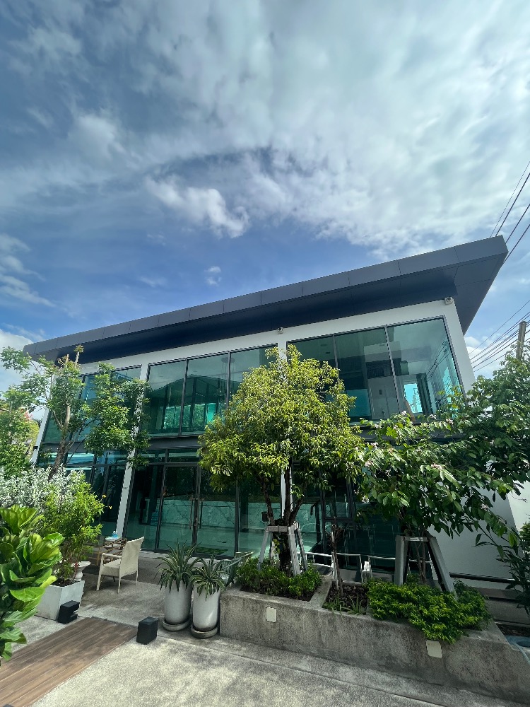 For RentOfficeKaset Nawamin,Ladplakao : ❤️ For rent, office, modern style, furnished, Soi Prasertmanukit 29 (Soi Mailap) ❤️ Parking with EV charger S2401-811