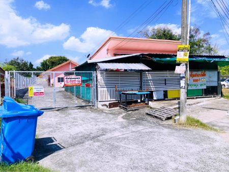 For SaleBusinesses for salePattaya, Bangsaen, Chonburi : Selling 5 rooms for rent + shops and parking spaces with land 2 ngan 12 square wa, Sriracha District, Chonburi Province, next to the road connecting the main road. Near Assumption School