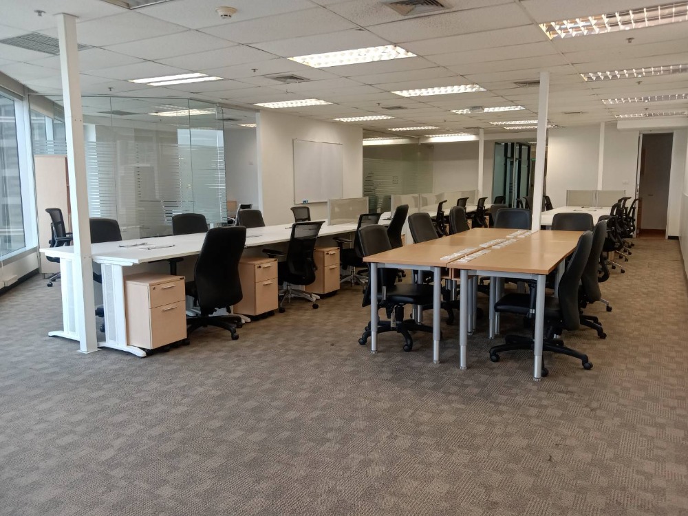 For RentShowroomSathorn, Narathiwat : Office for rent, Sathorn, Empire Tower, 18th floor Tel.088-818-1859