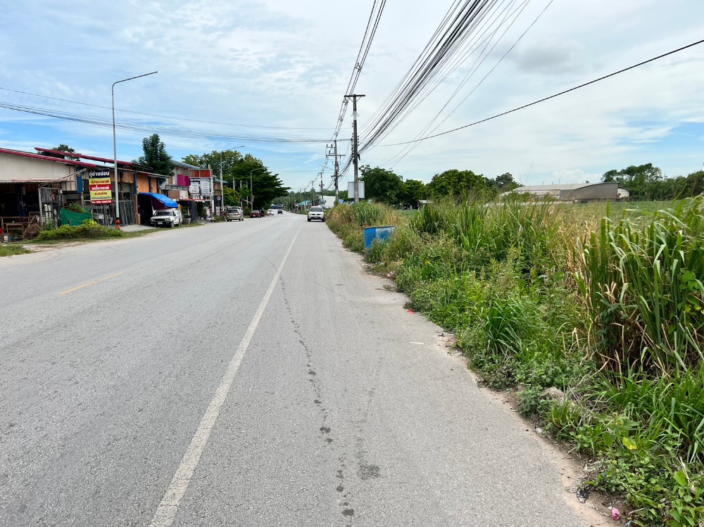 For SaleLandRayong : Urgent sale of empty land, beautiful plot in Mapkha, Rayong, next to the community, front of the plot next to a black road, size 22 rai 3 ngan 90 sq m. Selling cheap for the whole plot, 45 million baht.