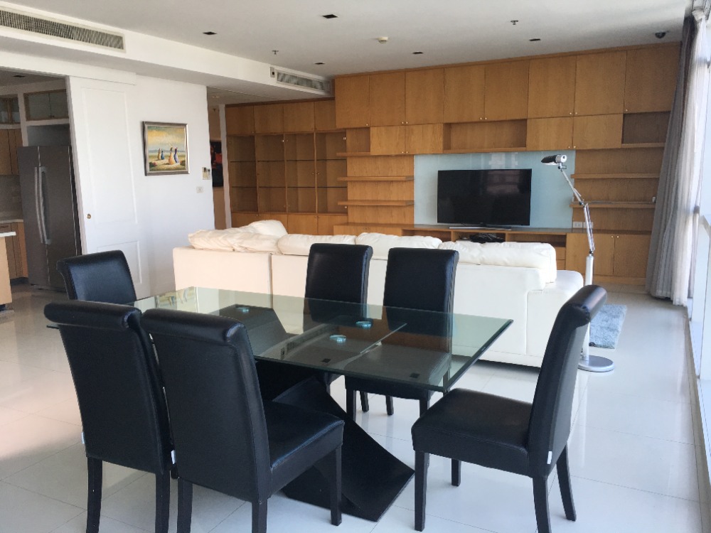 For RentCondoWitthayu, Chidlom, Langsuan, Ploenchit : Spacious 3+1 Beds Unit for Rent!