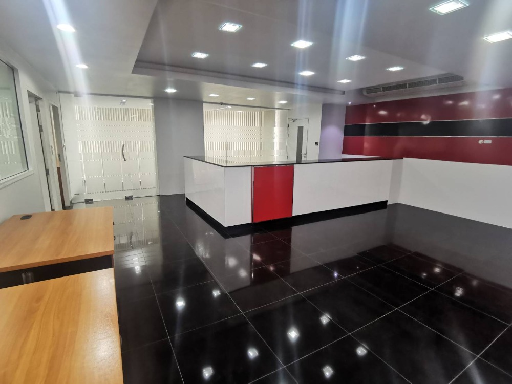 For RentOfficeSilom, Saladaeng, Bangrak : Office for rent in silom silom 19