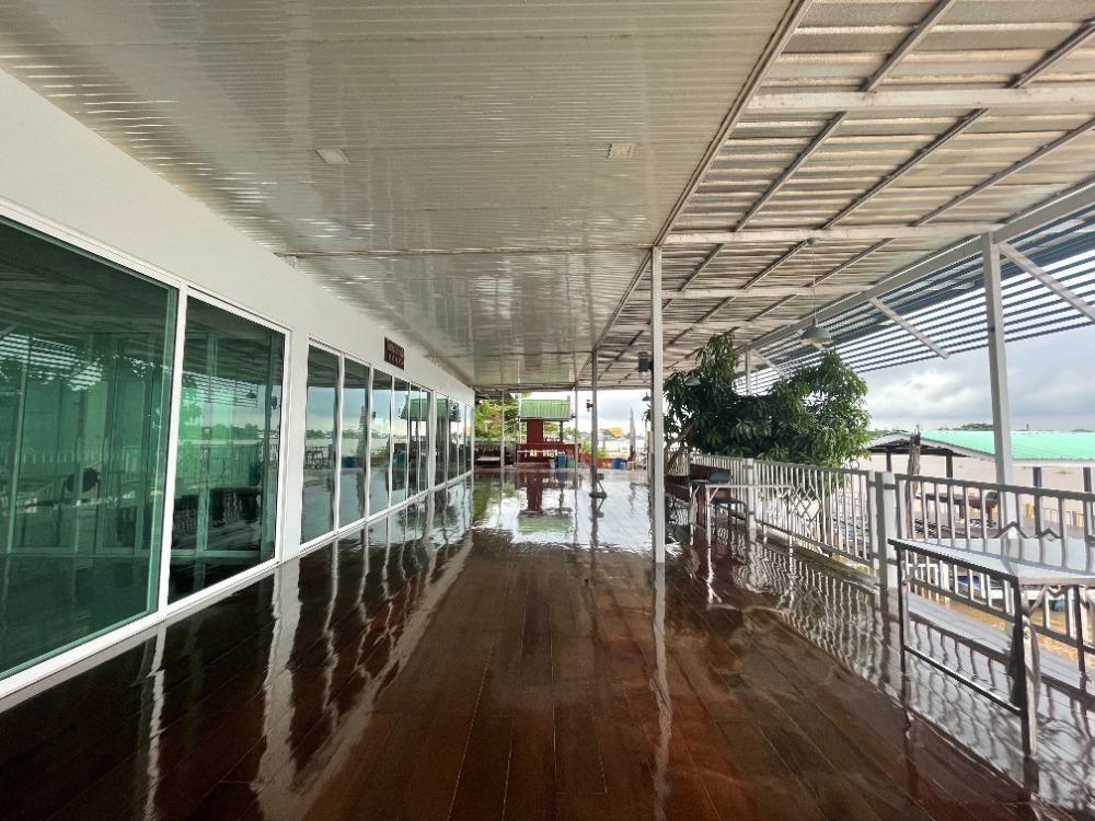 For RentRetailPathum Thani,Rangsit, Thammasat : Floor for rent with a building along the Chao Phraya River, Muang District, Pathum Thani.