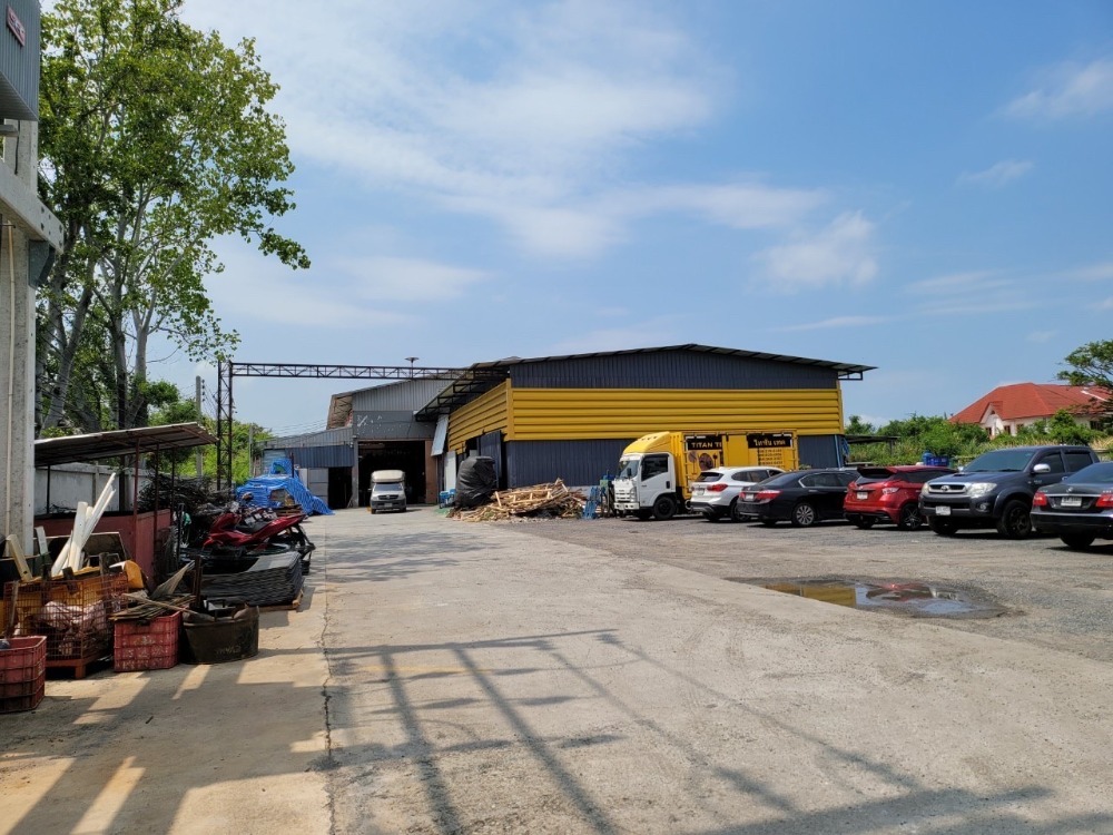 For SaleFactorySamut Prakan,Samrong : Factory in Bang Phli zone, size 2 rai, Soi Bang Pla 2, good location, can access-exit both Theparak Road and King Kaew Road, Bang Phli-Tamru, new, good condition