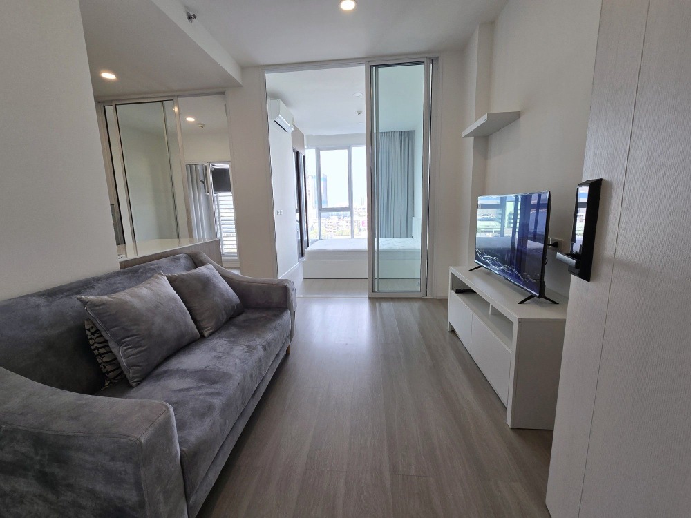 For SaleCondoPinklao, Charansanitwong : Condo for sale, De Lapis Charan 81, 8th floor, very new condition room, size 34.84 sq m., next to the train, ready to move in