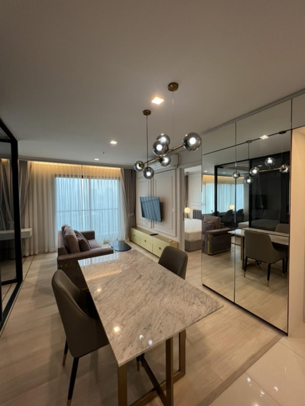 For RentCondoWitthayu, Chidlom, Langsuan, Ploenchit : Condo for rent, Life one wireless 50,000 baht, 2 bedrooms, 63 sq m. BTS Ploenchit (550 meters), BTS Chidlom (900 meters), ARL Ratchaprarop (1.6 km.), near Wireless, Chidlom, Ploenchit, New Petchburi, Sukhumvit, Rama 9,