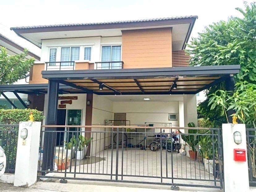 For SaleHouseSriracha Laem Chabang Ban Bueng : Urgent sale, 2 storey detached house, Thada Park Village 2, Bowin, Sriracha, Chonburi, size 50 square wah, 3 bedrooms, 3 bathrooms, price 4.1 million baht only.