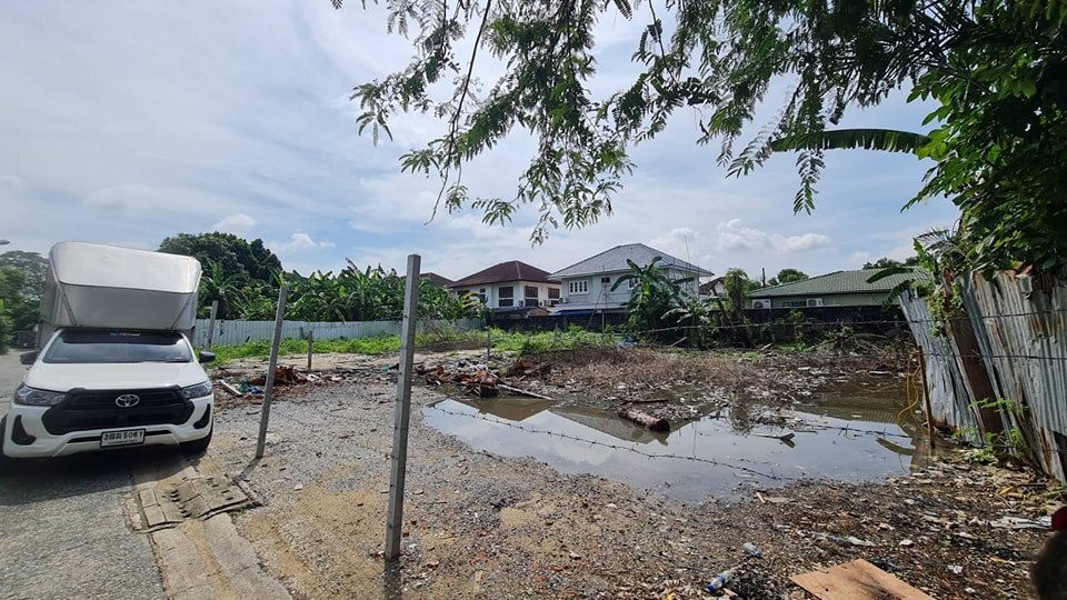 For SaleLandNawamin, Ramindra : Land for sale Soi Nawamin 88 (connecting to Soi Ramintra 58), size 112 sq m., suitable for building a house Near Synphaet Hospital, Lotus Nawamin, price 5.5 million baht, not expensive **