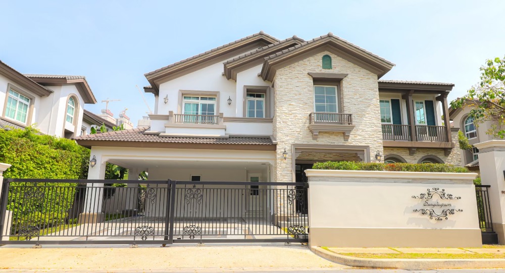 For SaleHouseBangna, Bearing, Lasalle : House for sale in front of the garden with tenants, the owner sells by himself.