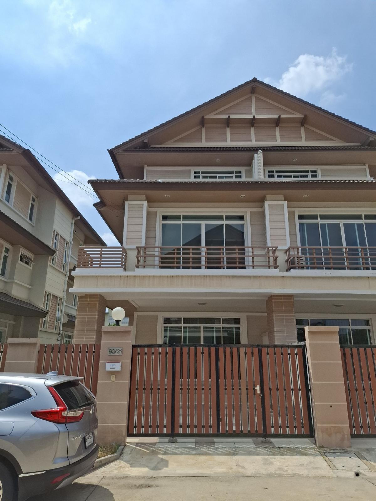 For RentHome OfficeBang kae, Phetkasem : AR137 Home office for rent There is an area next to the house can enter and exit in many ways Usable area 230 sq m.